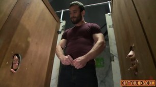 Muscle Gay Blowjob With Cumshot