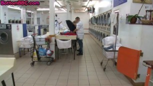Black bottom public assfucked in the laundry service
